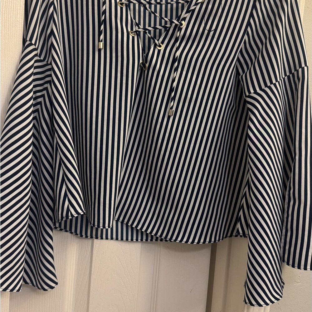 Zara Black and White Long Sleeve Tie Front Blouse size Small